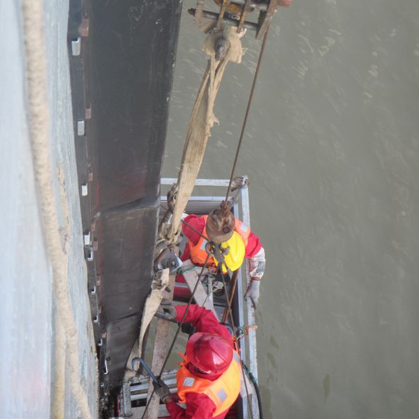 港口码头护舷安装