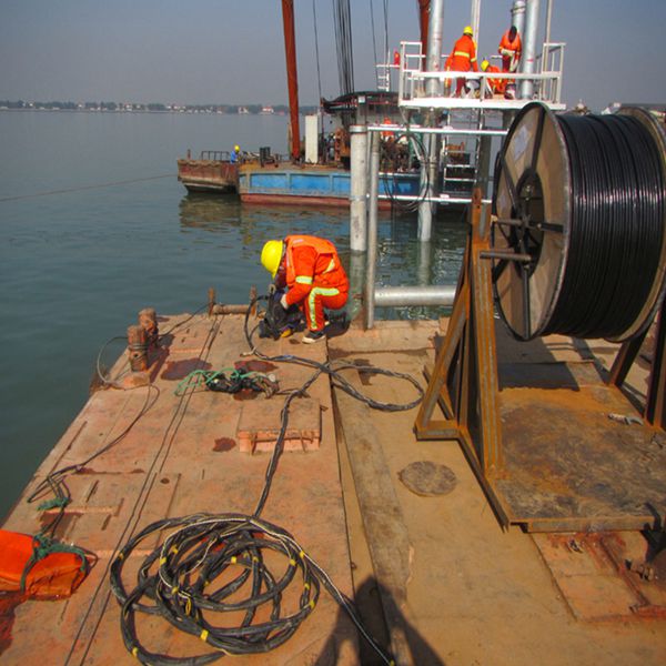 水下钢管桩施工