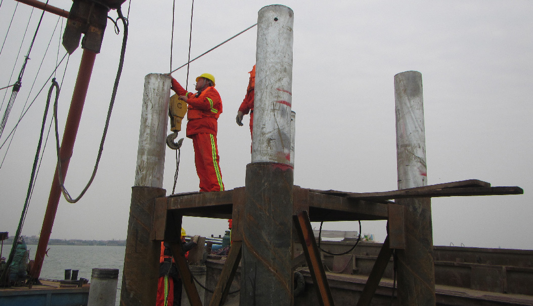 水下钢管桩施工